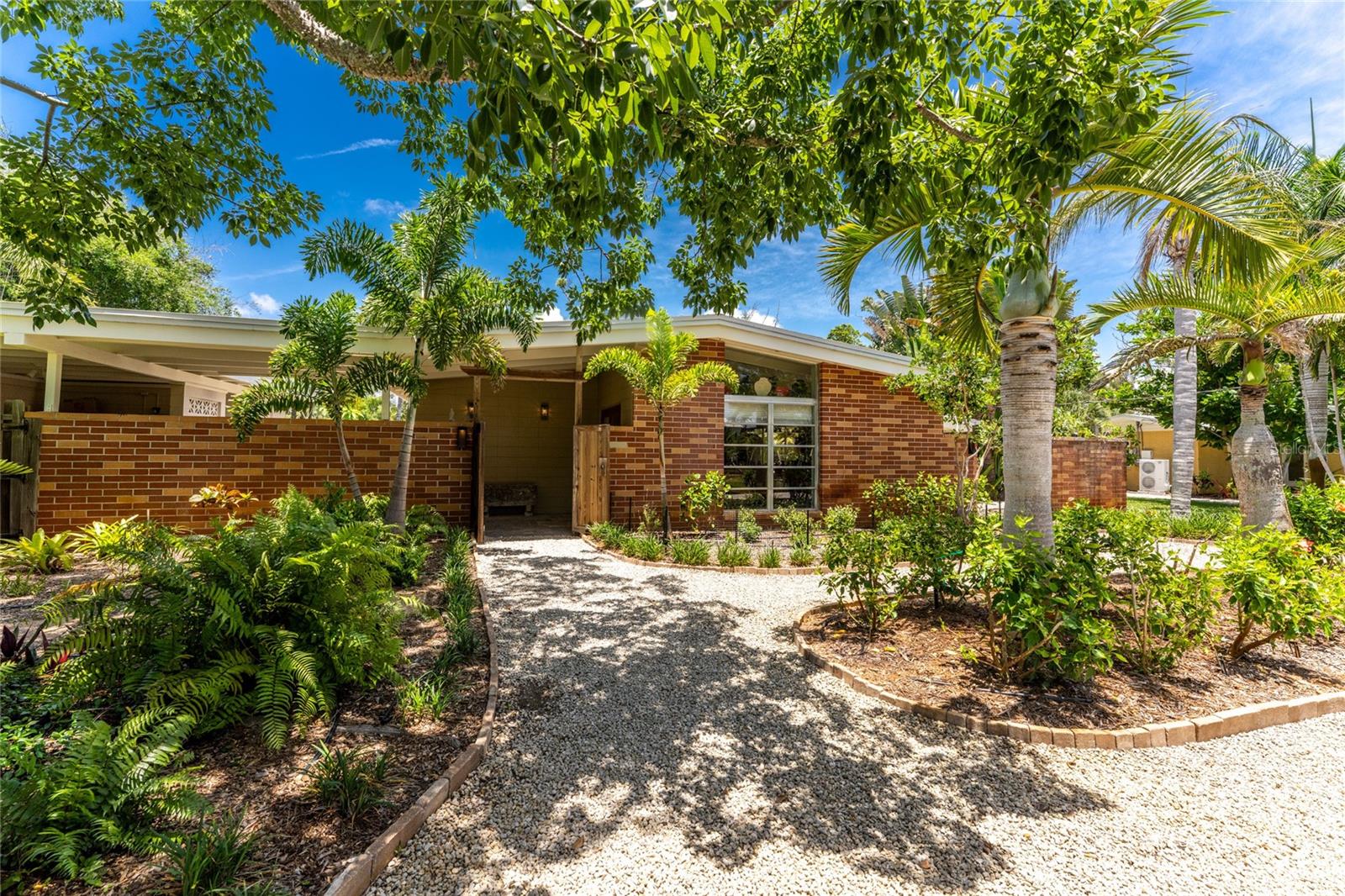 Single Family Residence in PLACIDA, FL - Daniel Dourado