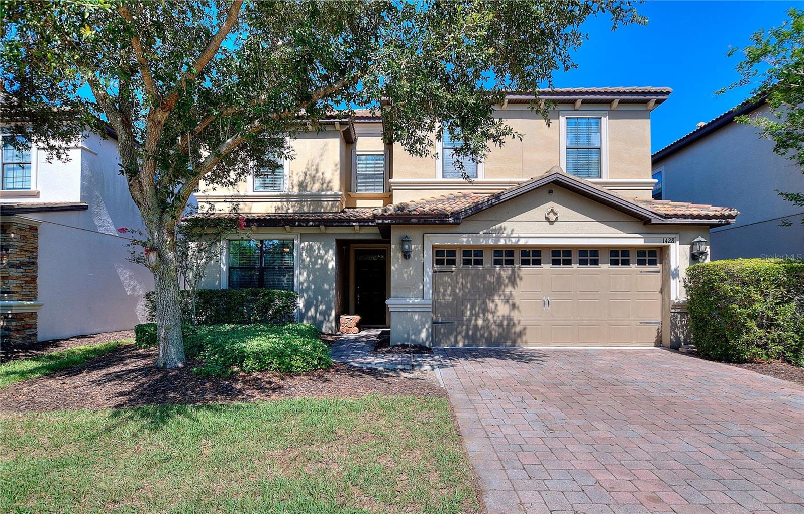 Single Family Residence in DAVENPORT, FL - Daniel Dourado