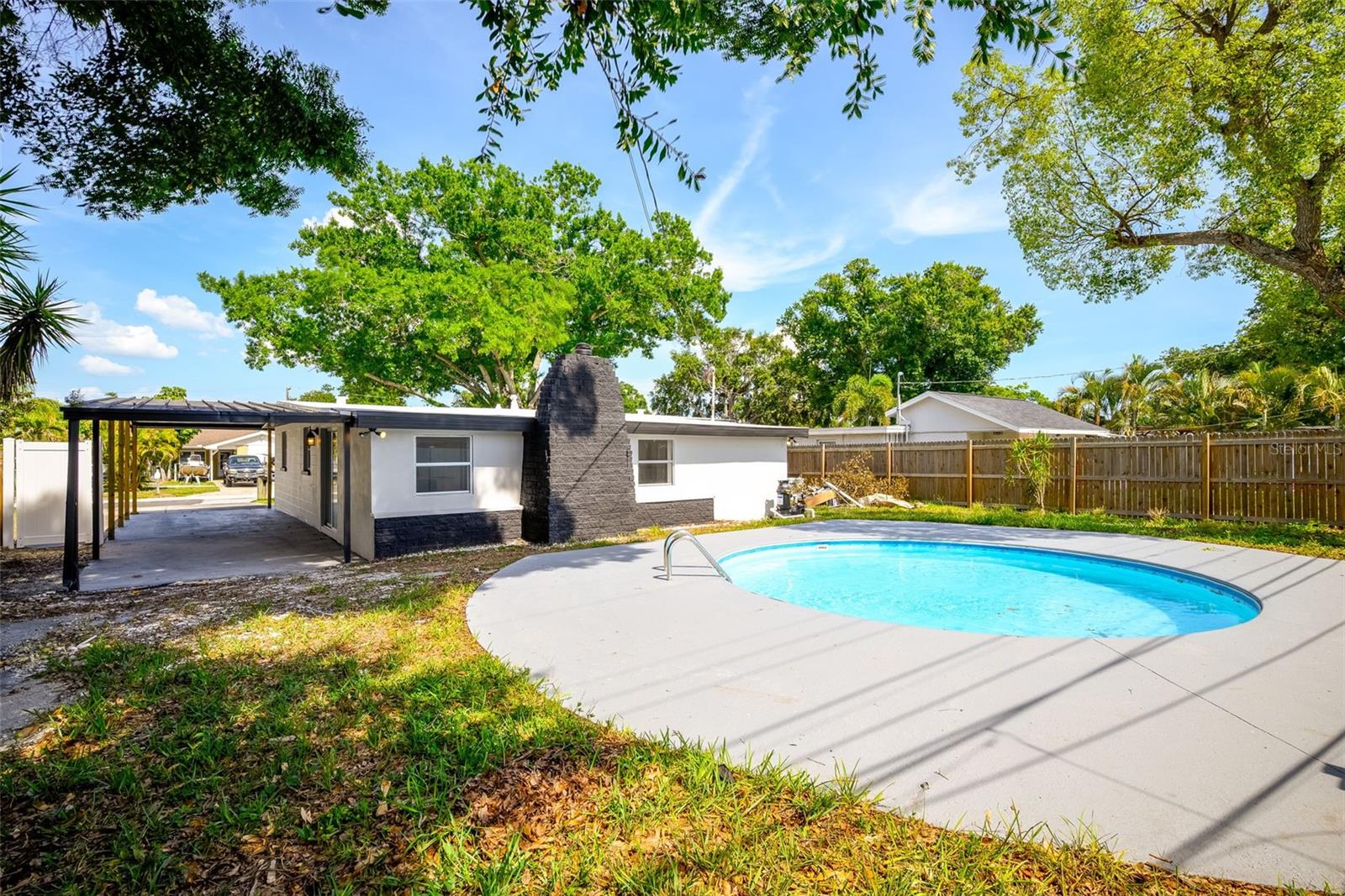 Single Family Residence em SEMINOLE, FL - Daniel Dourado