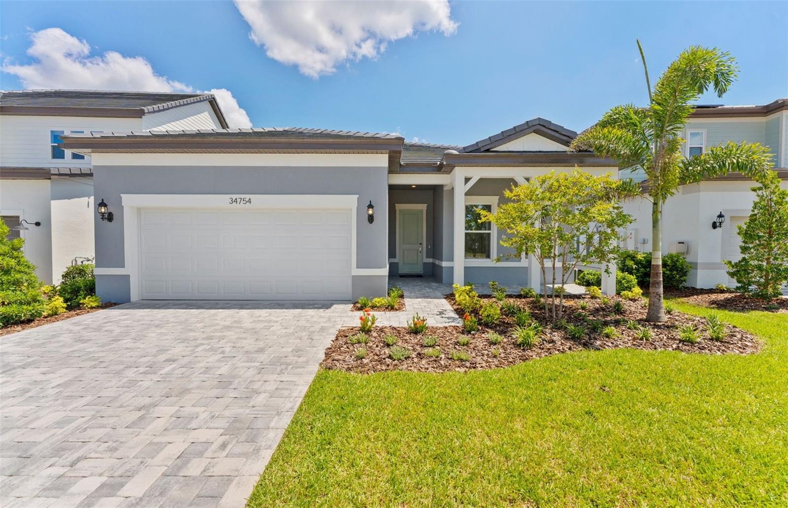 Single Family Residence in ZEPHYRHILLS, FL - Daniel Dourado