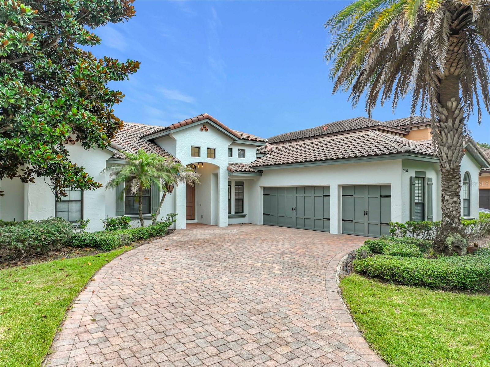 Single Family Residence in ORLANDO, FL - Daniel Dourado