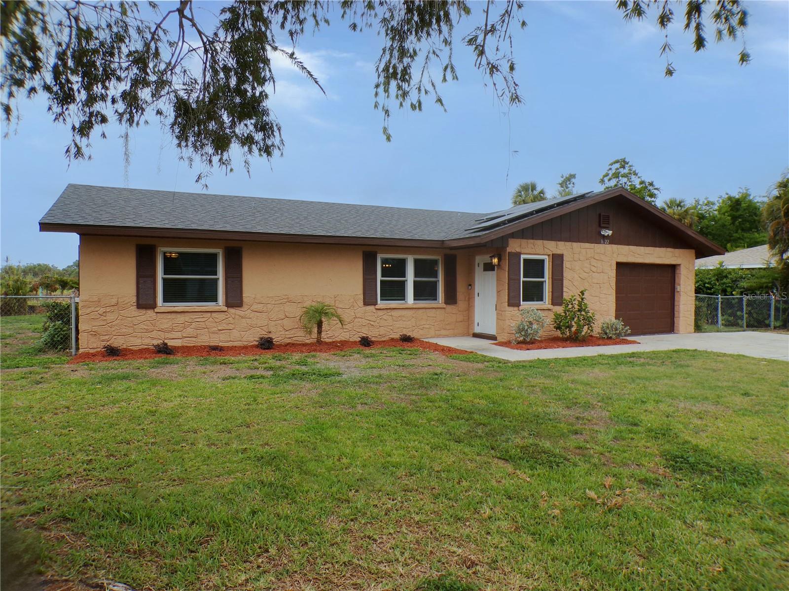 Single Family Residence in BRADENTON, FL - Daniel Dourado