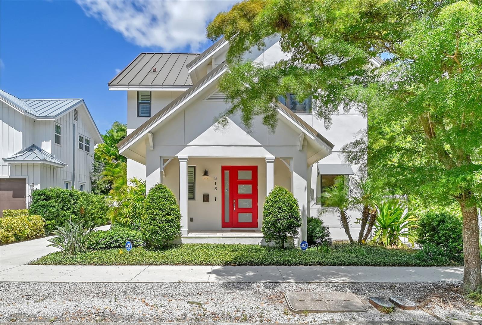 Single Family Residence in SARASOTA, FL - Daniel Dourado