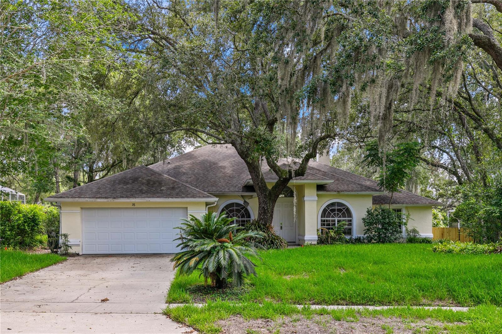 Single Family Residence em OVIEDO, FL - Daniel Dourado