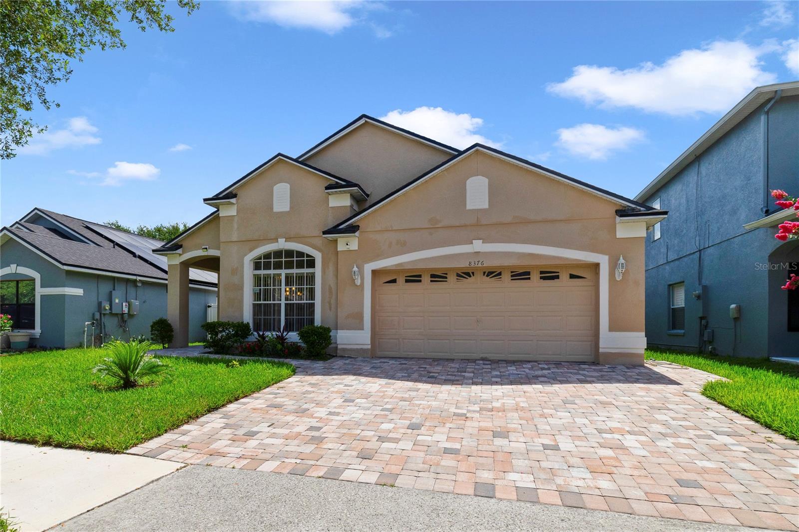 Single Family Residence in ORLANDO, FL - Daniel Dourado