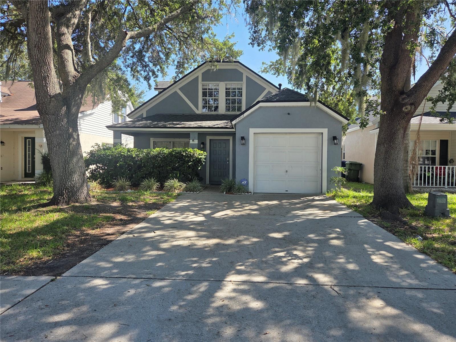 Single Family Residence in LUTZ, FL - Daniel Dourado