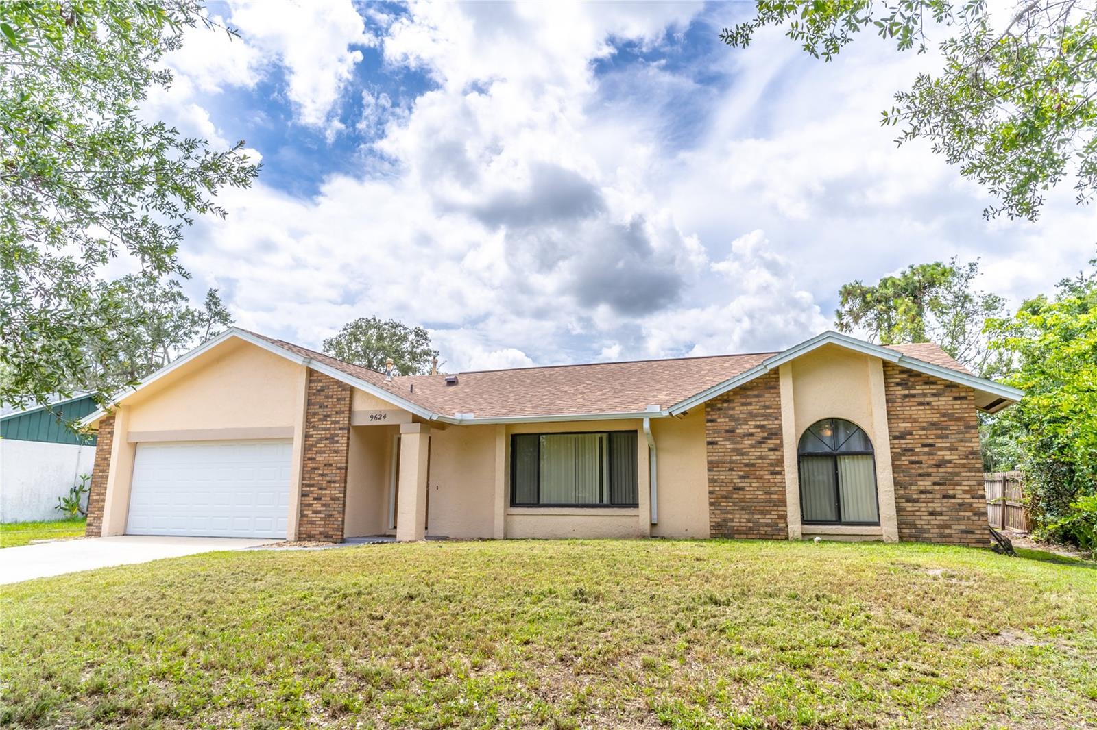 Single Family Residence in ORLANDO, FL - Daniel Dourado