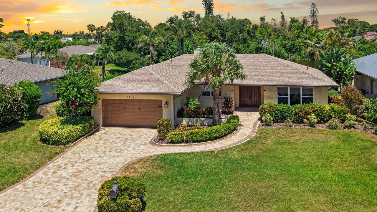 Single Family Residence in BRADENTON, FL - Daniel Dourado