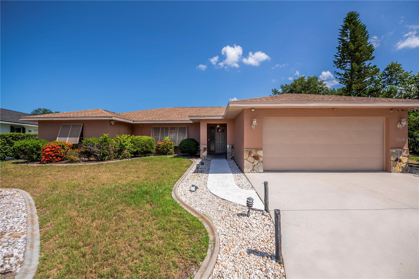 Single Family Residence in VENICE, FL - Daniel Dourado