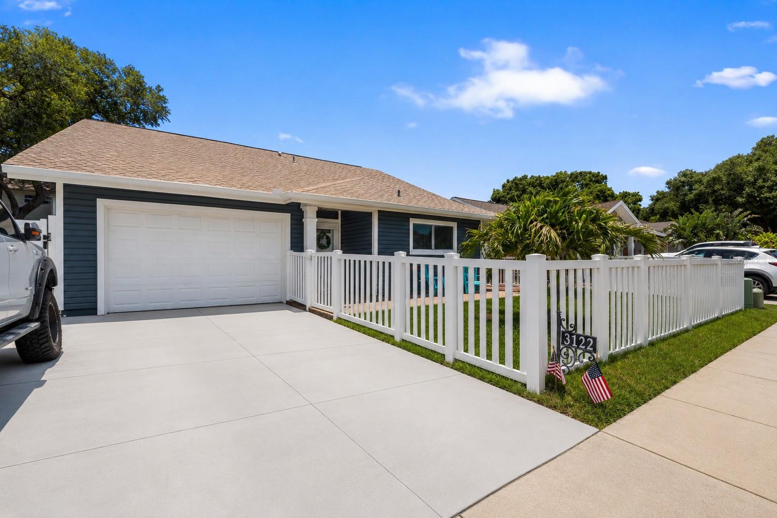 Single Family Residence in LARGO, FL - Daniel Dourado