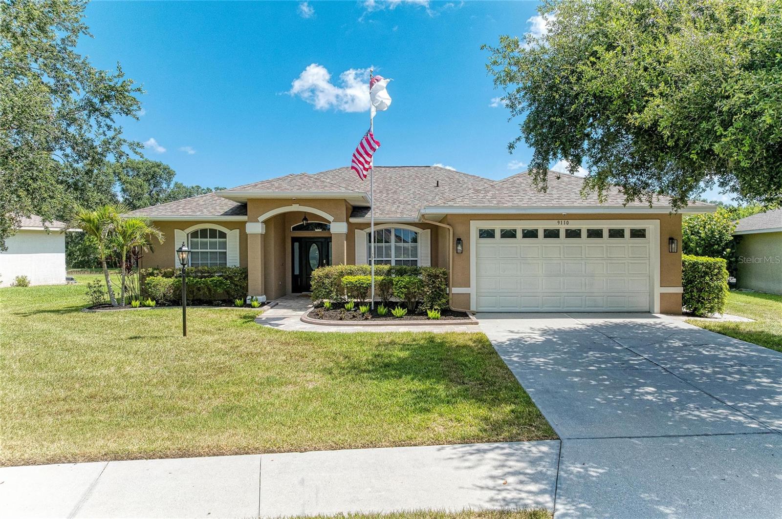 Single Family Residence in PARRISH, FL - Daniel Dourado