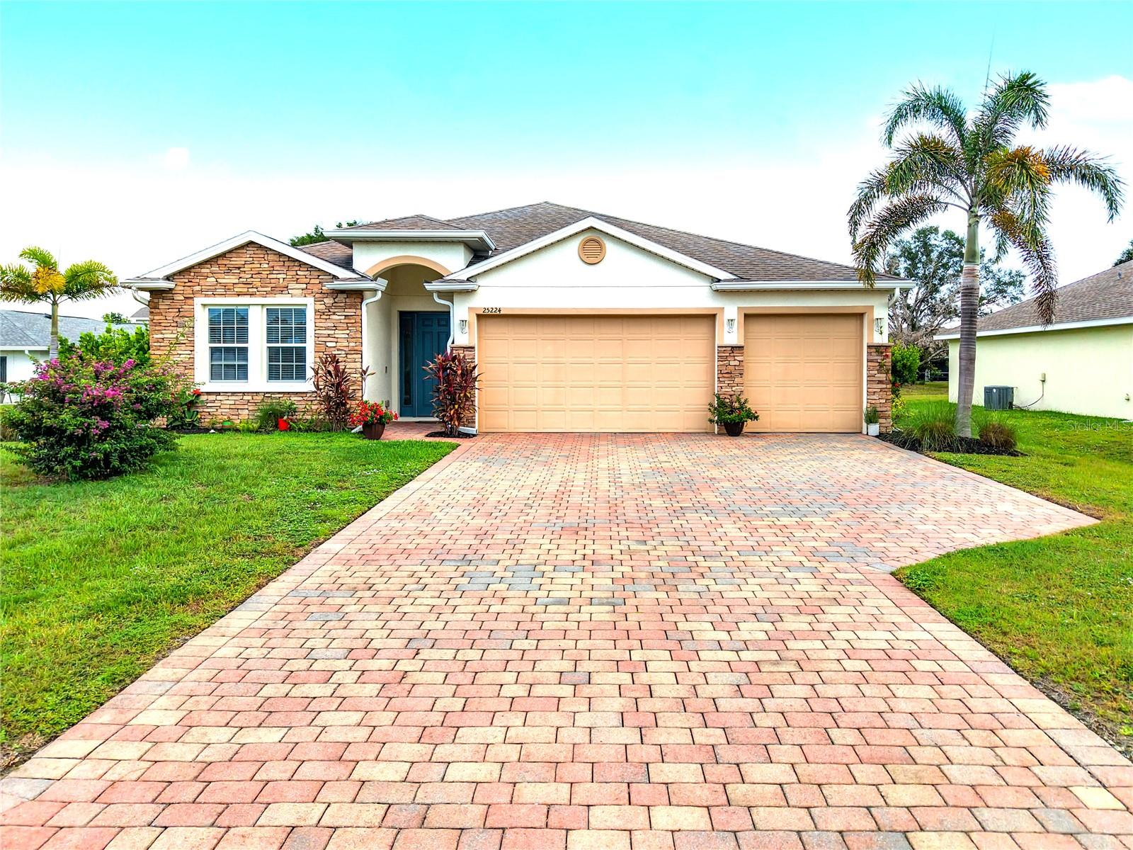 Single Family Residence em PUNTA GORDA, FL - Daniel Dourado