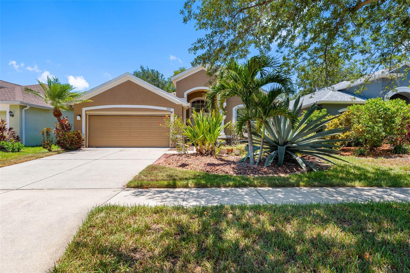 Single Family Residence in APOLLO BEACH, FL - Daniel Dourado