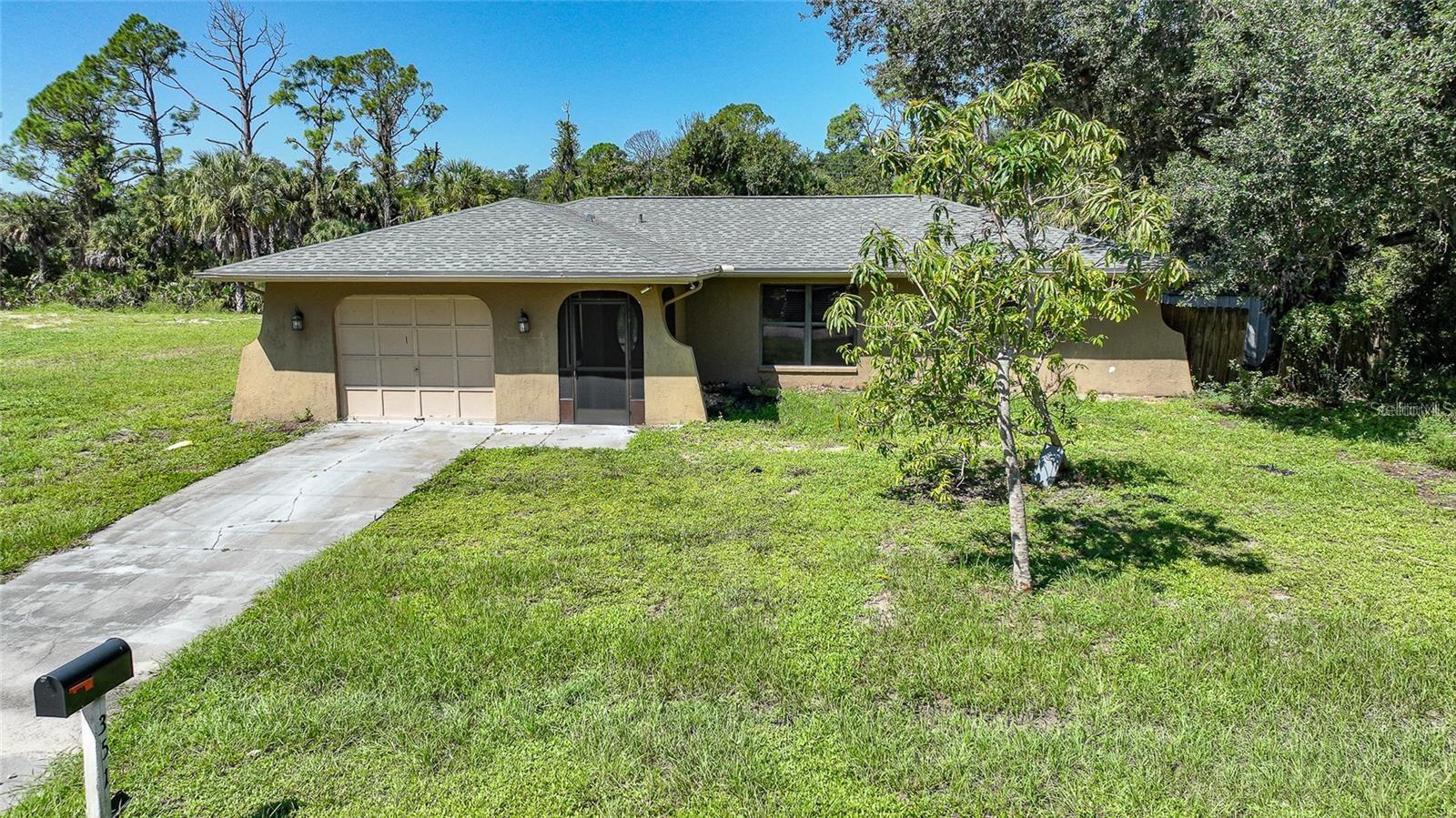 Single Family Residence em PORT CHARLOTTE, FL - Daniel Dourado