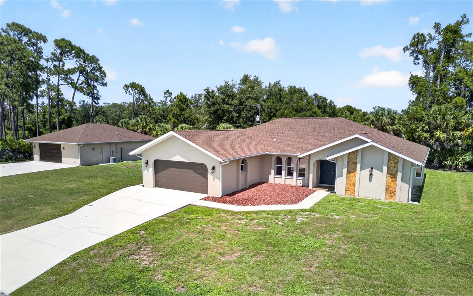 Single Family Residence em PORT CHARLOTTE, FL - Daniel Dourado