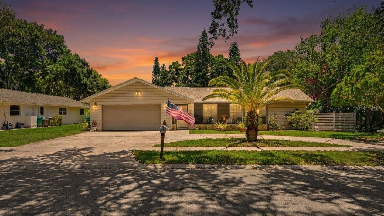Single Family Residence in PALM HARBOR, FL - Daniel Dourado