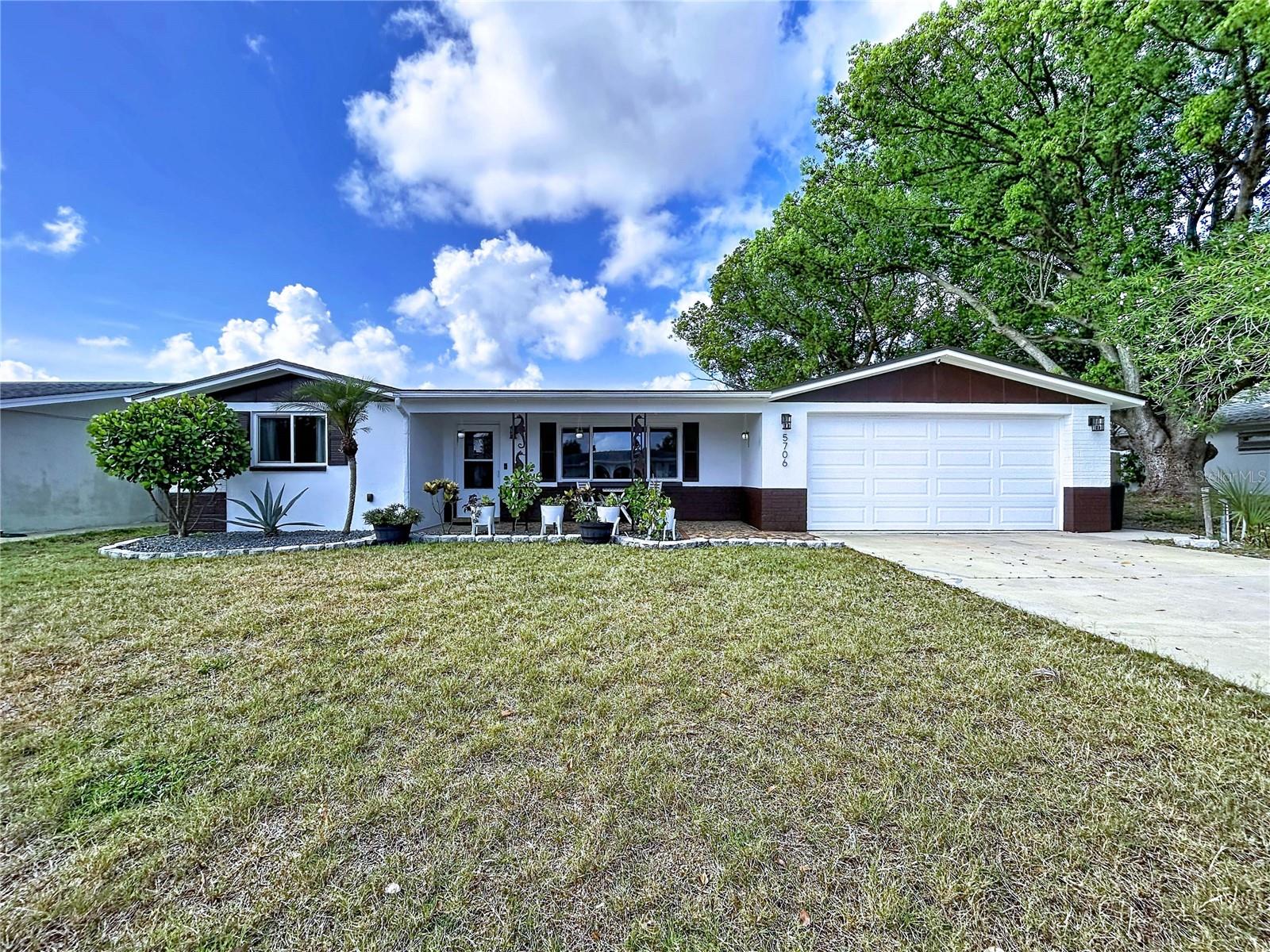 Single Family Residence em NEW PORT RICHEY, FL - Daniel Dourado