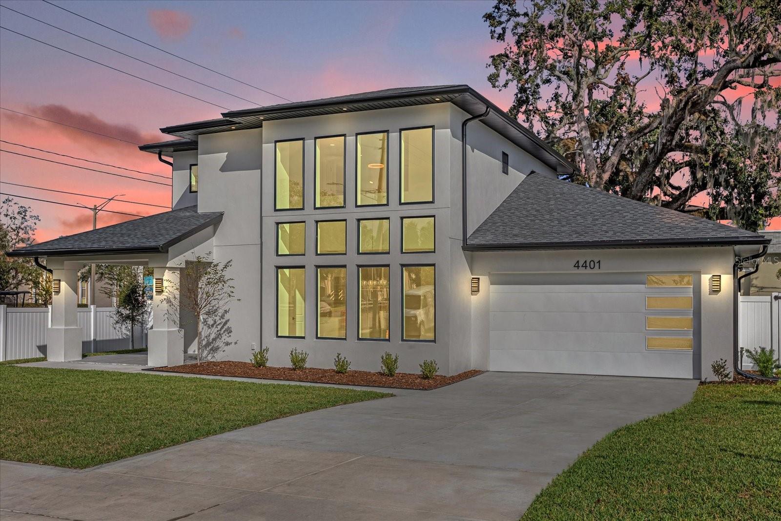 Single Family Residence in ORLANDO, FL - Daniel Dourado