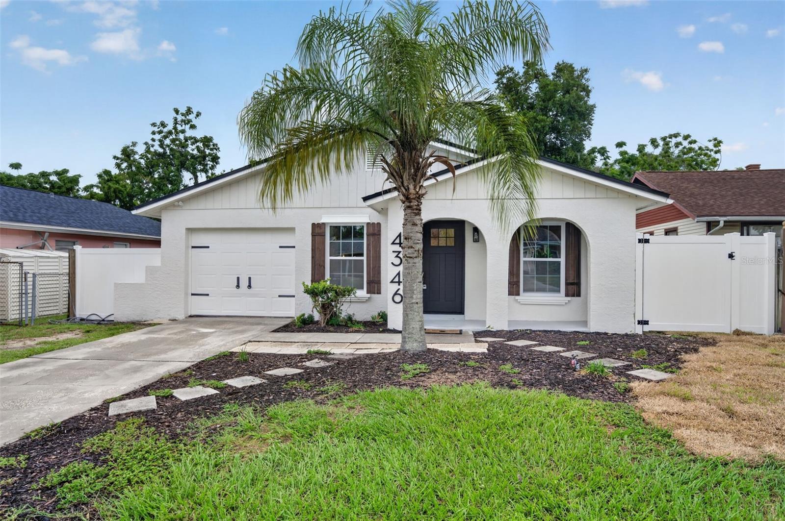 Single Family Residence in ORLANDO, FL - Daniel Dourado