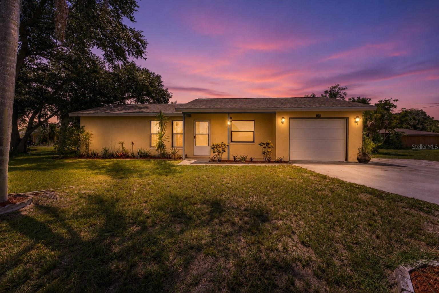 Single Family Residence in NORTH PORT, FL - Daniel Dourado