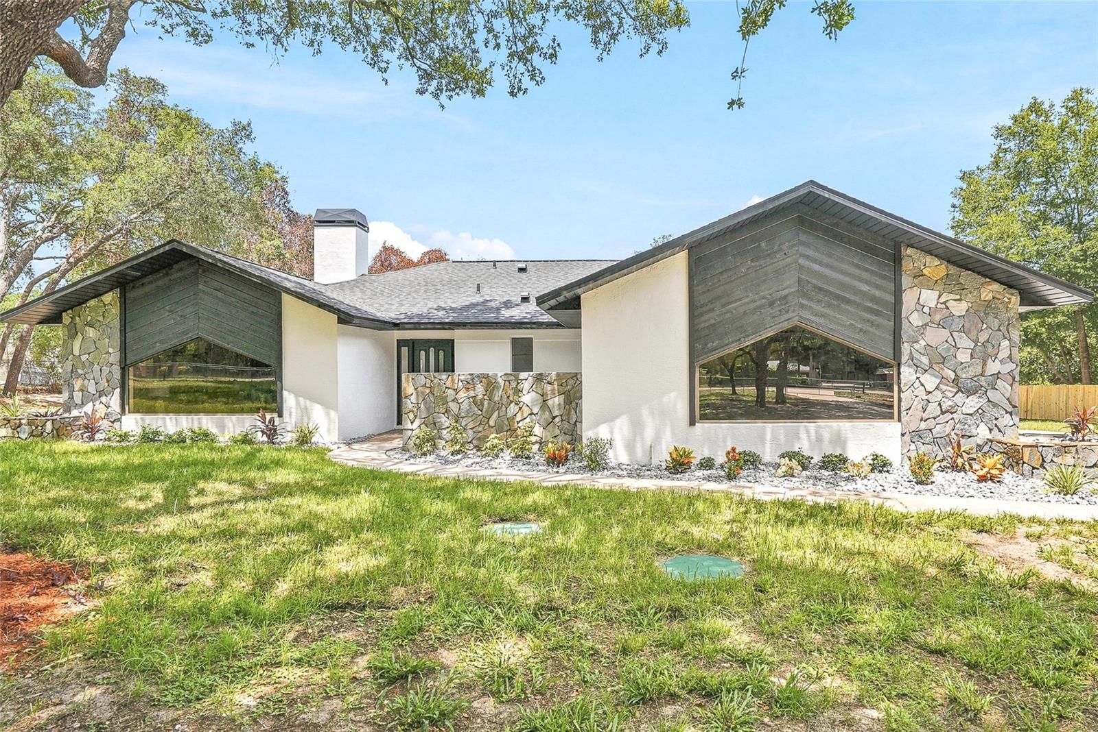 Single Family Residence in SPRING HILL, FL - Daniel Dourado
