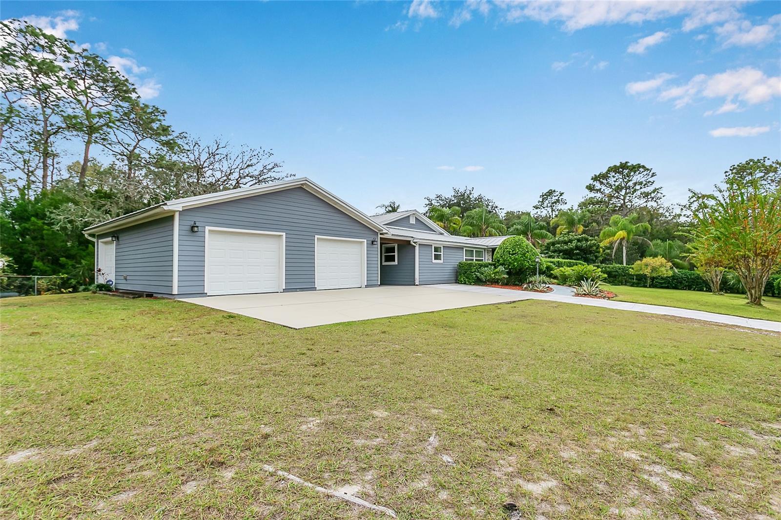 Single Family Residence em CHULUOTA, FL - Daniel Dourado