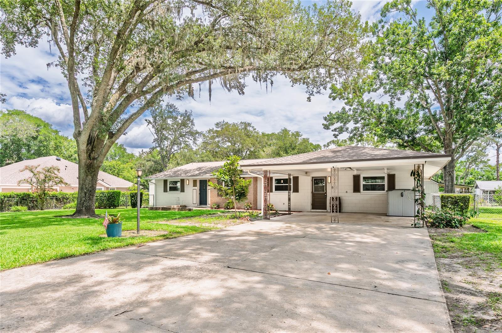 Single Family Residence in ALTAMONTE SPRINGS, FL - Daniel Dourado
