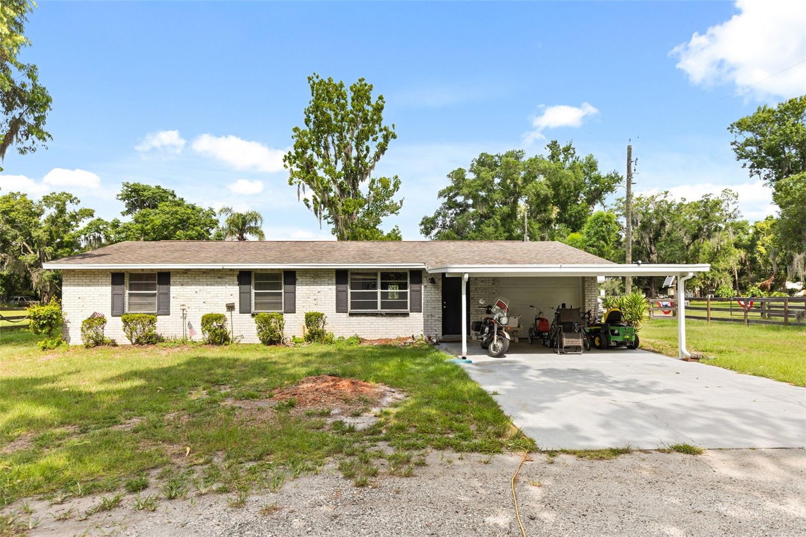 Single Family Residence in LITHIA, FL - Daniel Dourado