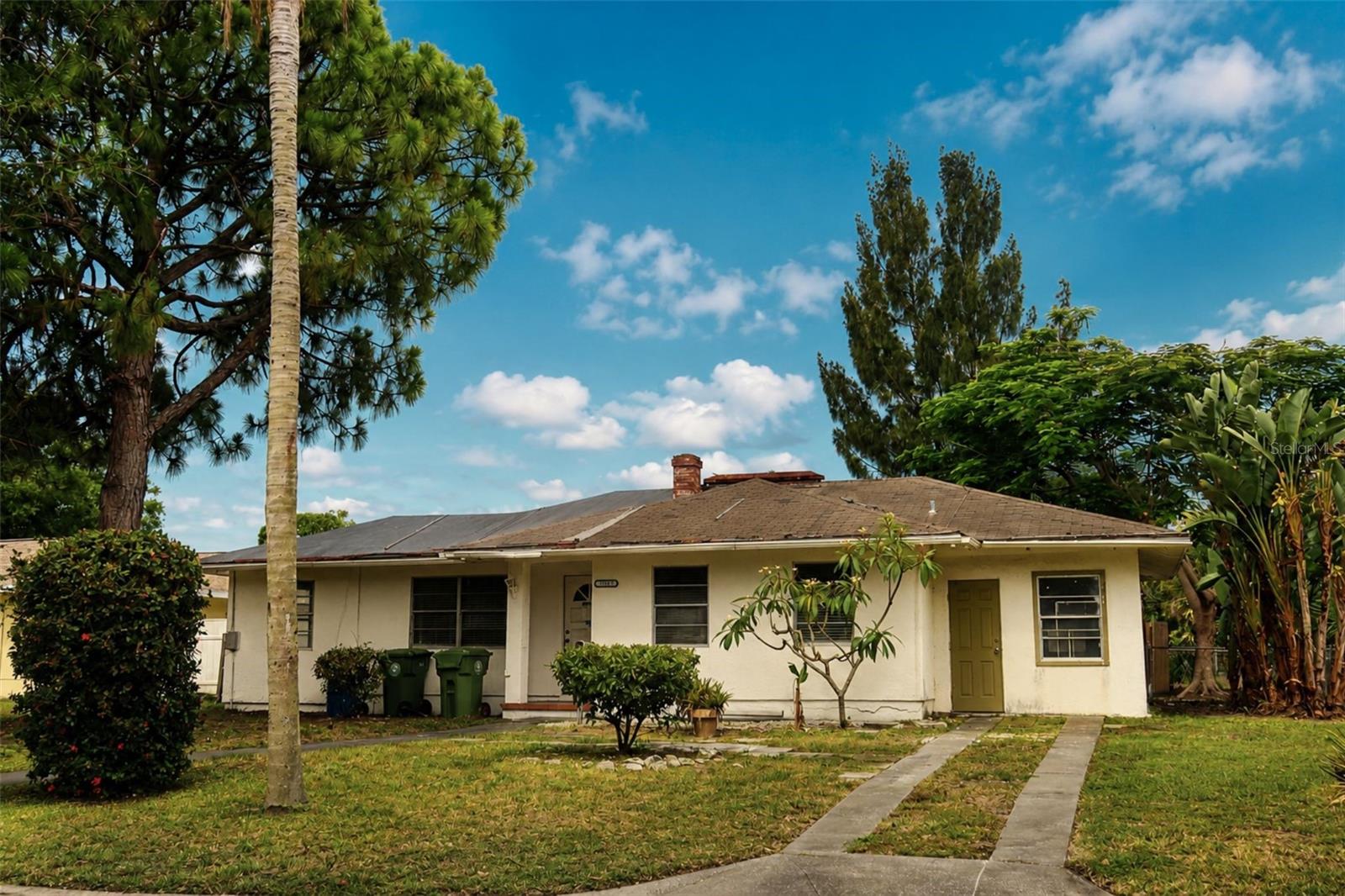 Single Family Residence in BRADENTON, FL - Daniel Dourado