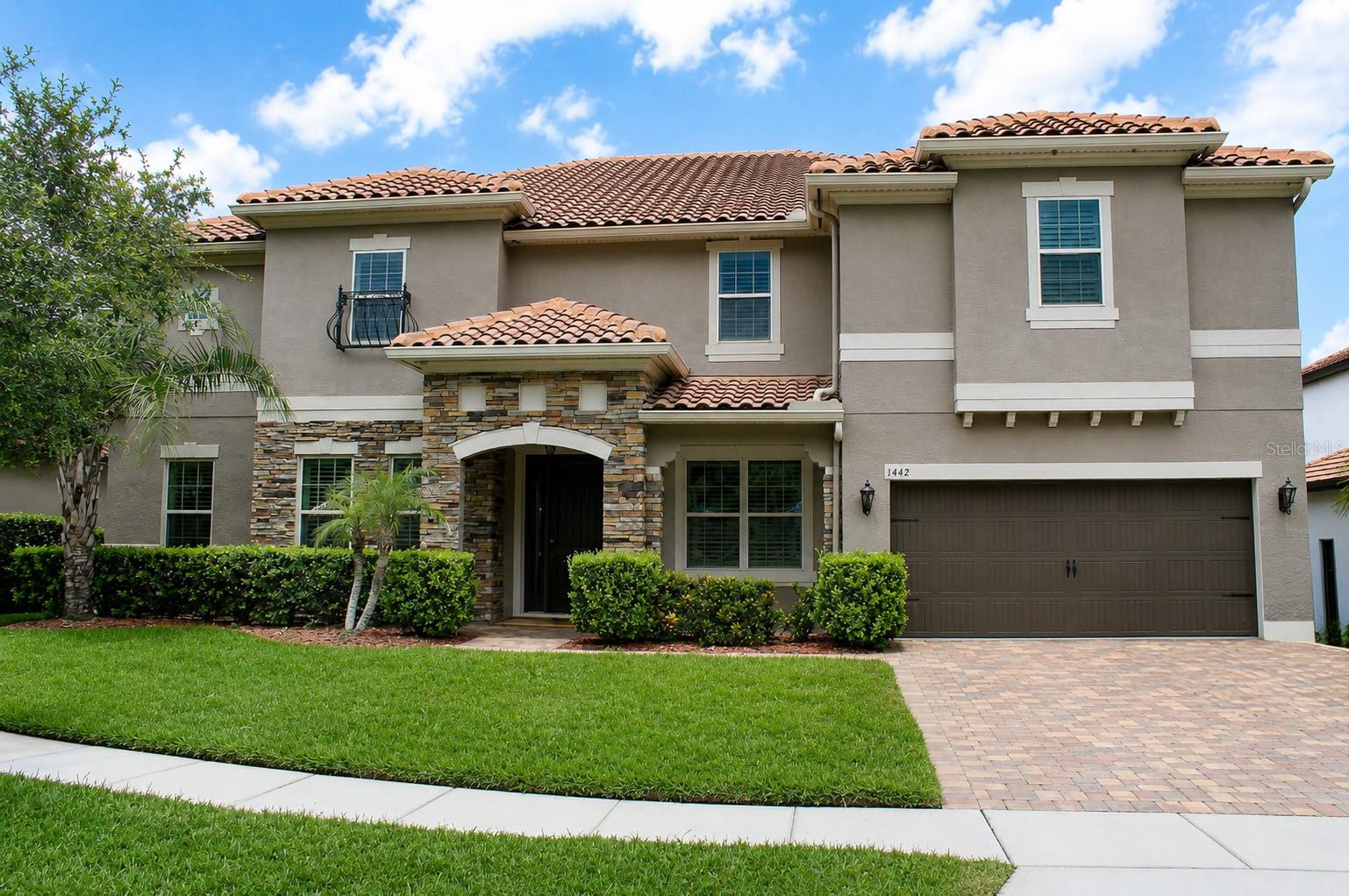 Single Family Residence in LONGWOOD, FL - Daniel Dourado