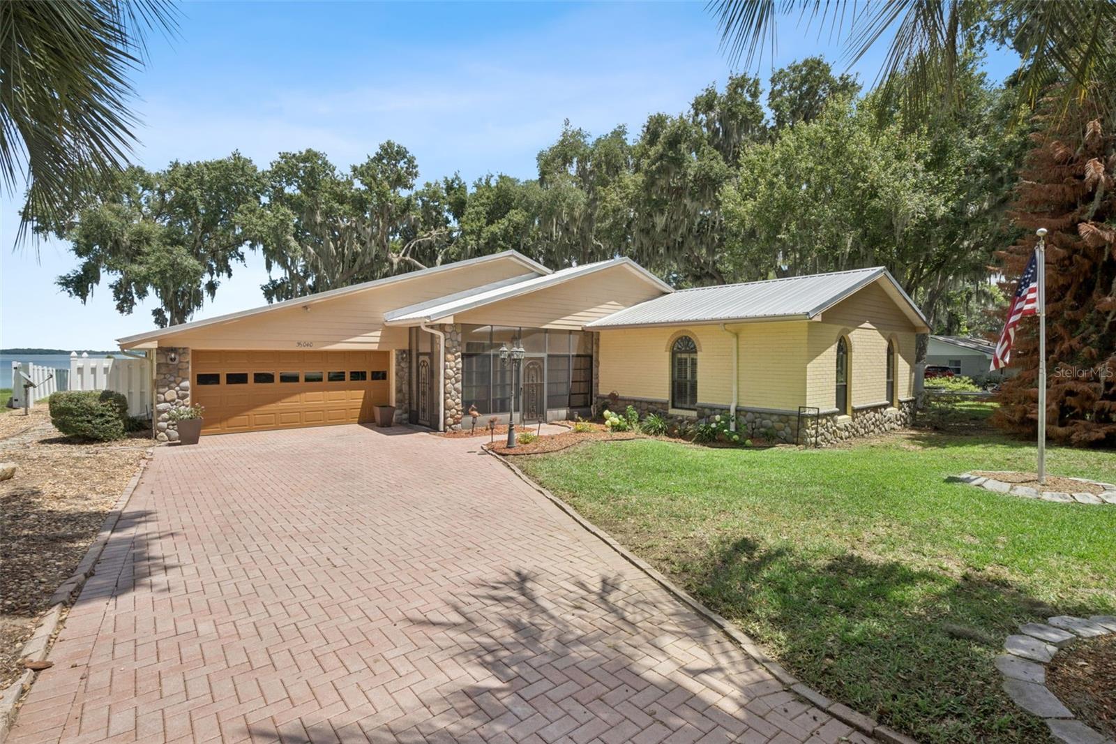 Single Family Residence em FRUITLAND PARK, FL - Daniel Dourado