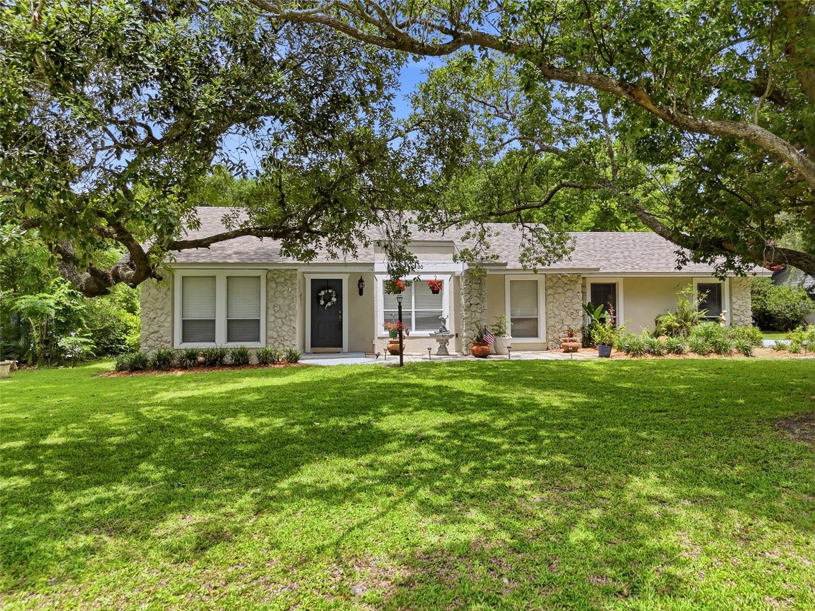 Single Family Residence in DEBARY, FL - Daniel Dourado