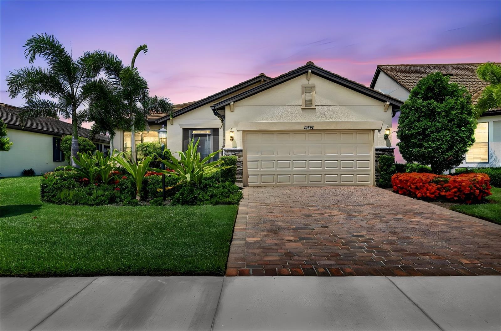 Single Family Residence in BRADENTON, FL - Daniel Dourado