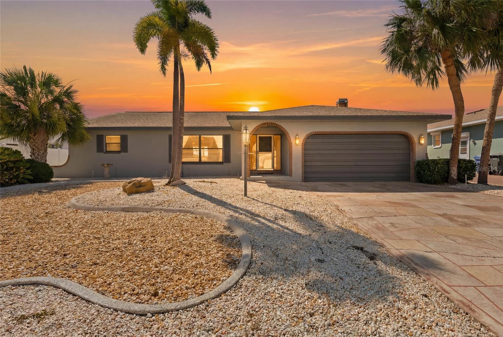 Single Family Residence in APOLLO BEACH, FL - Daniel Dourado