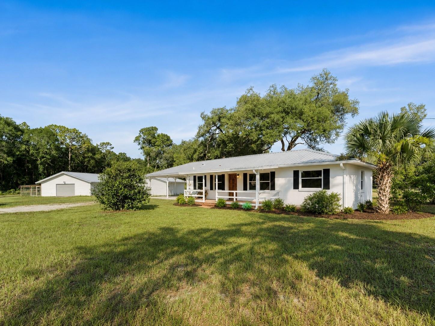 Single Family Residence in CHIEFLAND, FL - Daniel Dourado