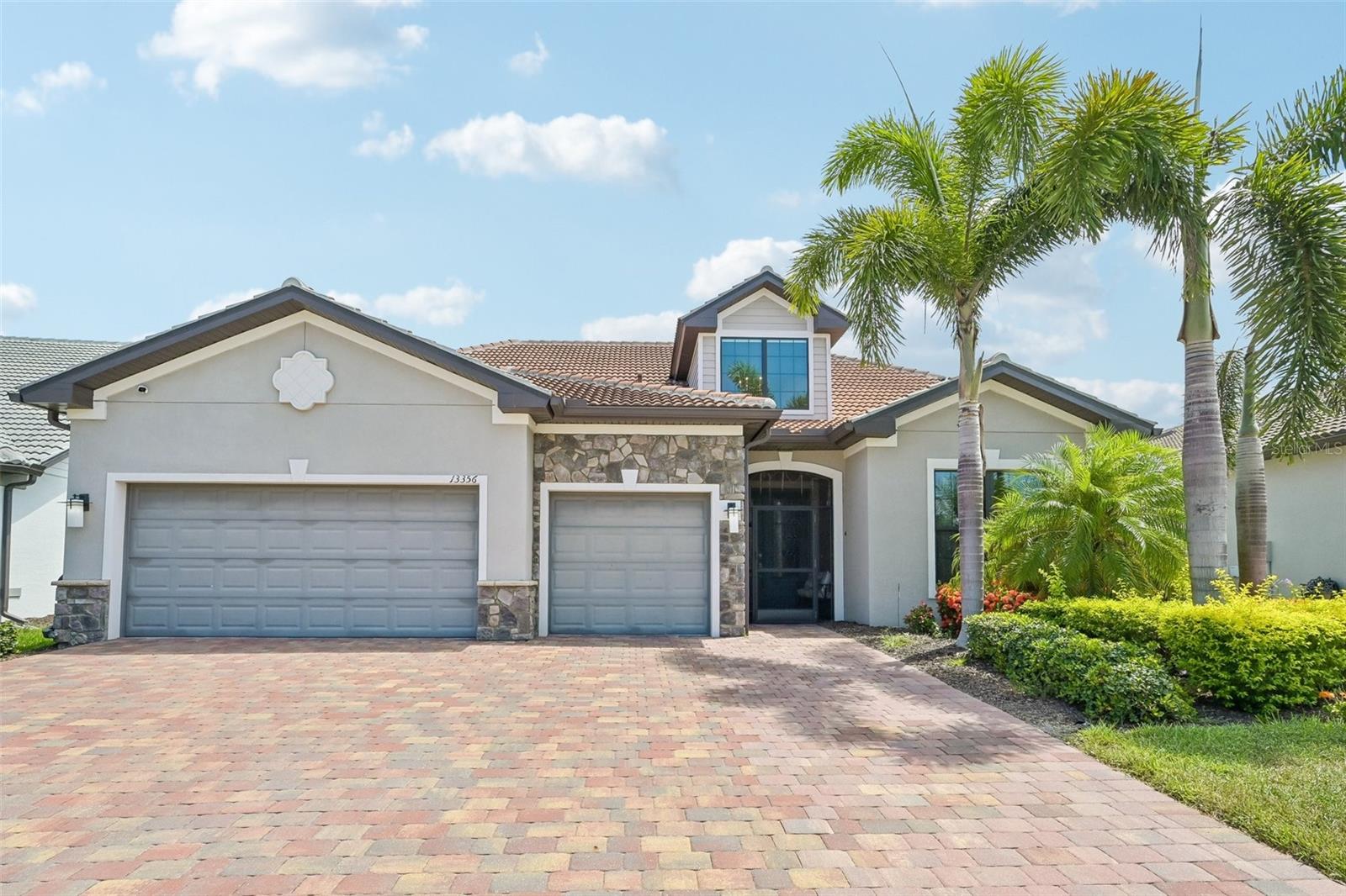Single Family Residence in VENICE, FL - Daniel Dourado