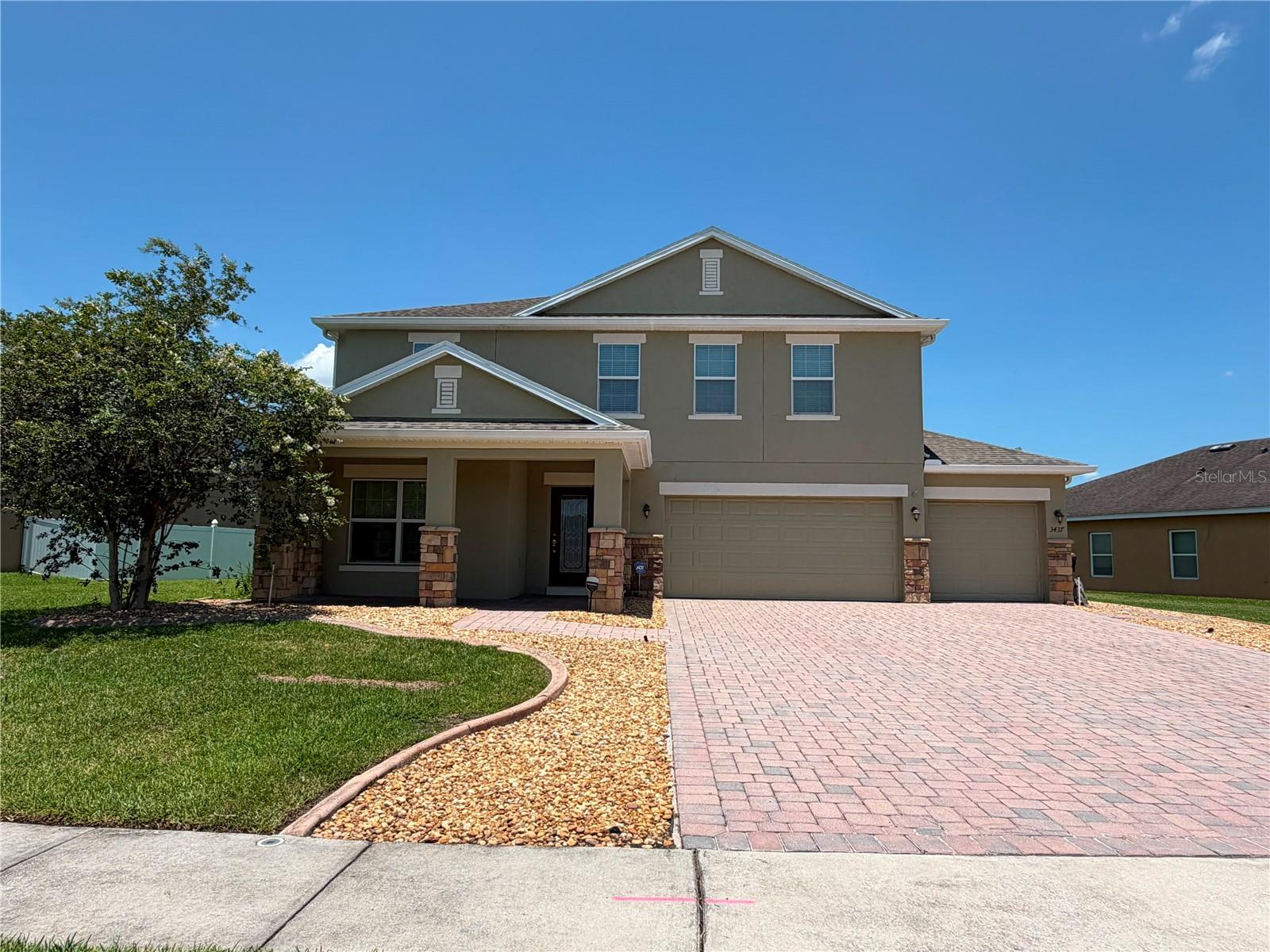 Single Family Residence in ST CLOUD, FL - Daniel Dourado