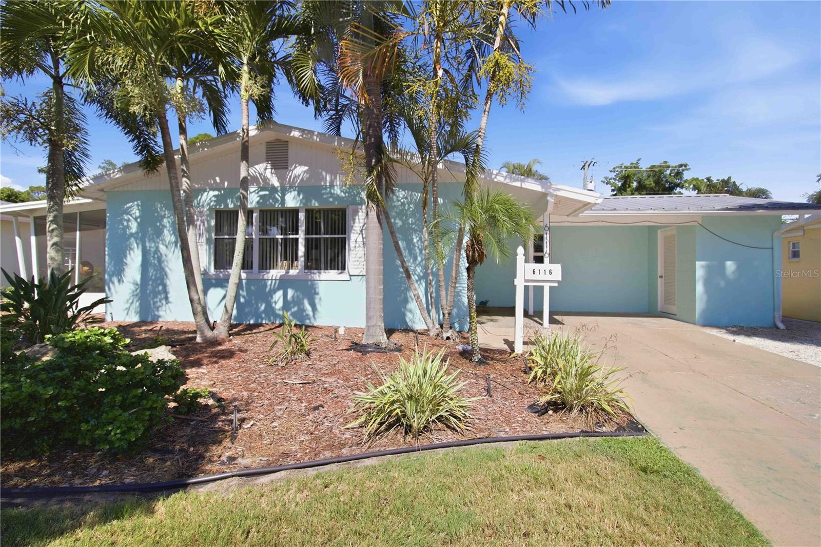 Single Family Residence in BRADENTON, FL - Daniel Dourado
