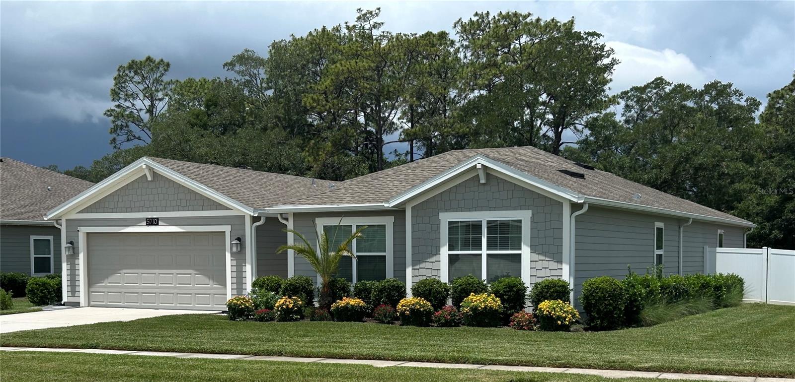 Single Family Residence in MOUNT DORA, FL - Daniel Dourado