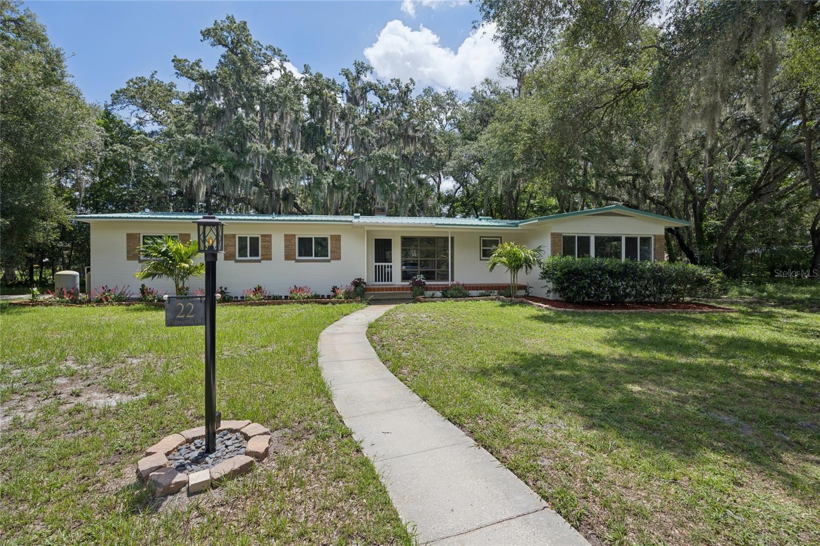 Single Family Residence in DELAND, FL - Daniel Dourado