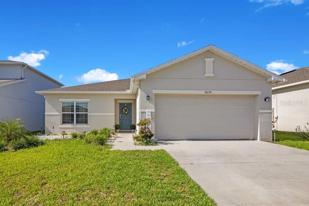 Single Family Residence in DAVENPORT, FL - Daniel Dourado