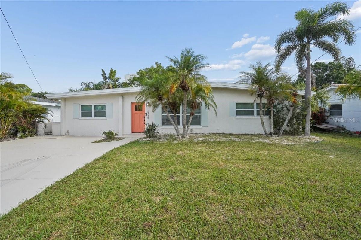 Single Family Residence in ST PETERSBURG, FL - Daniel Dourado