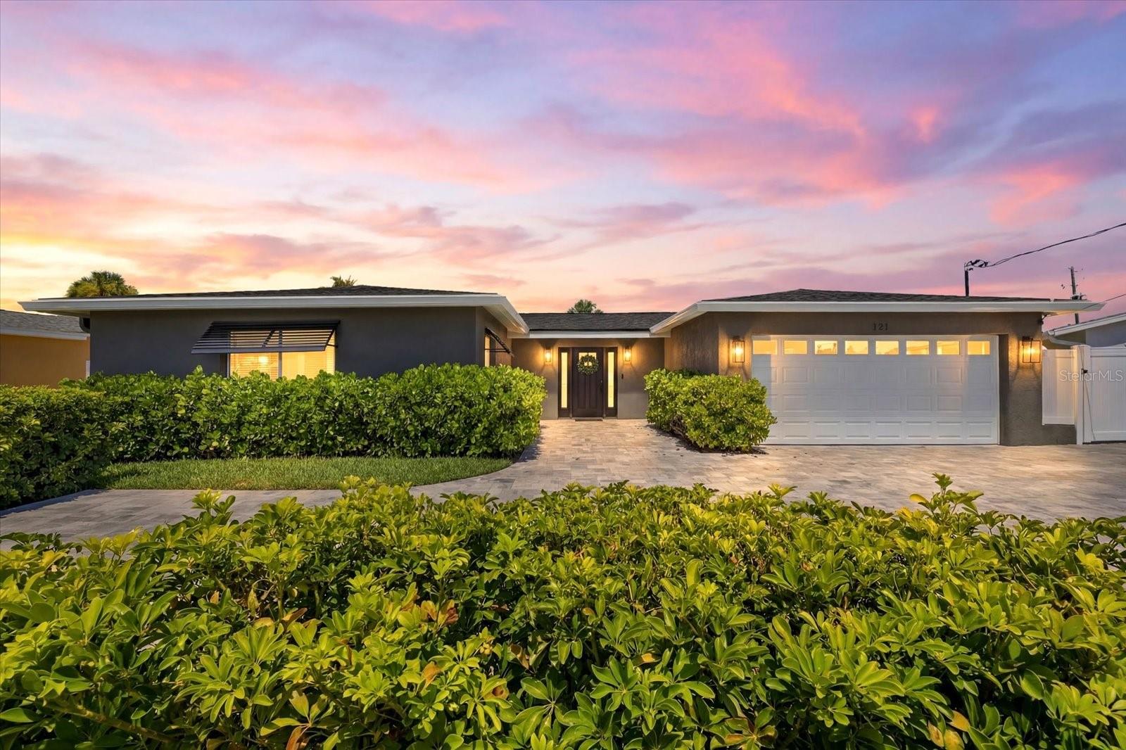 Single Family Residence in ST PETERSBURG, FL - Daniel Dourado