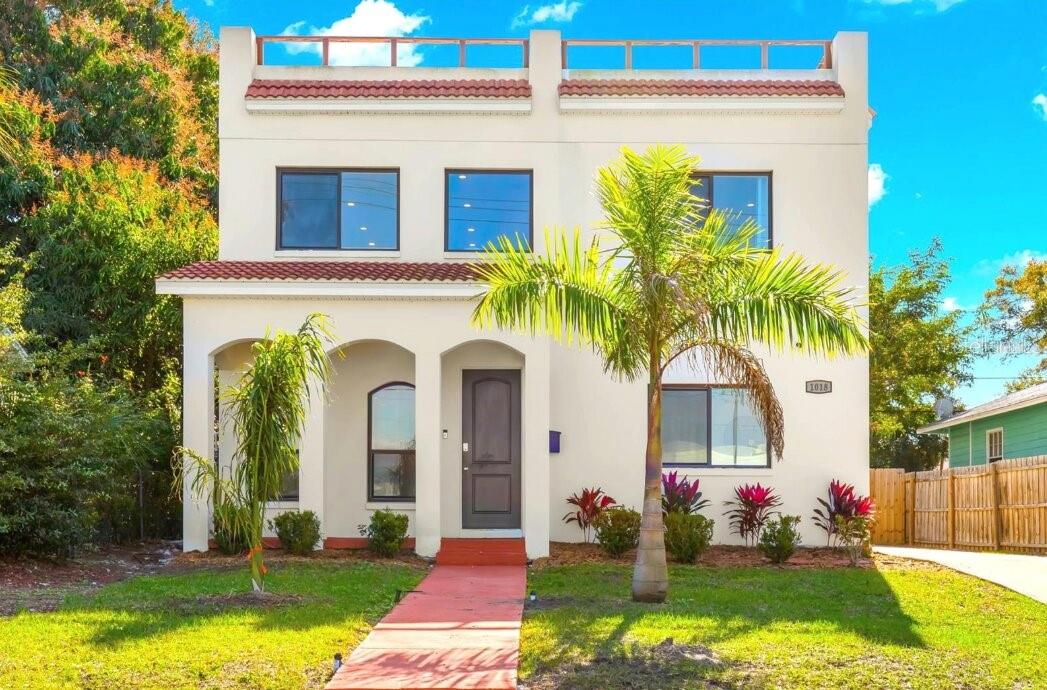 Single Family Residence in ST PETERSBURG, FL - Daniel Dourado