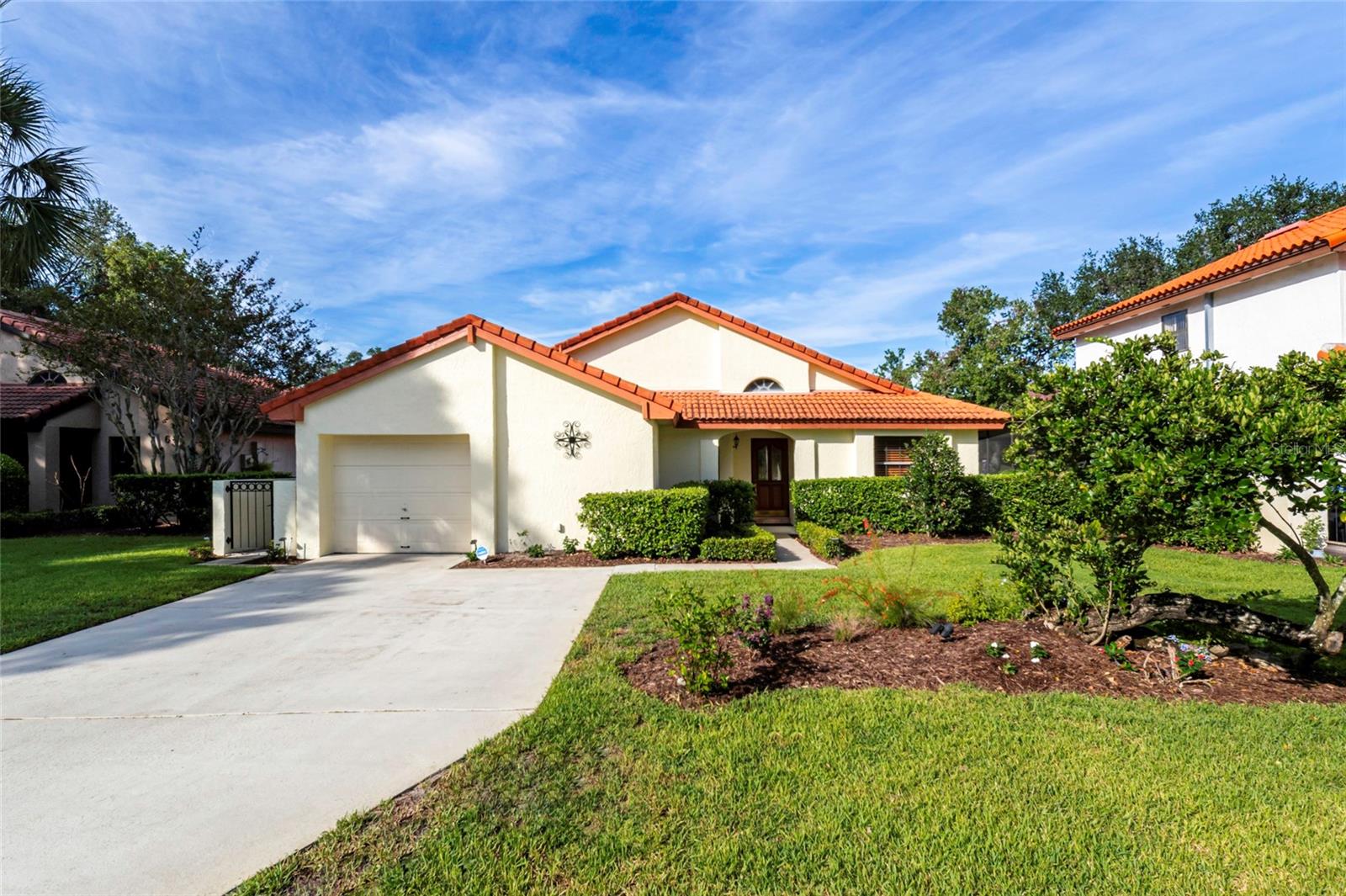 Single Family Residence in ORLANDO, FL - Daniel Dourado