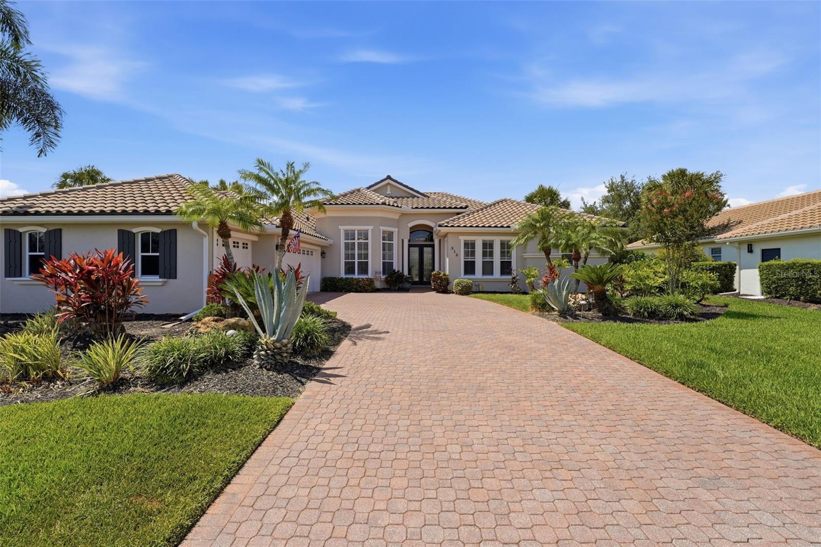 Single Family Residence in BRADENTON, FL - Daniel Dourado