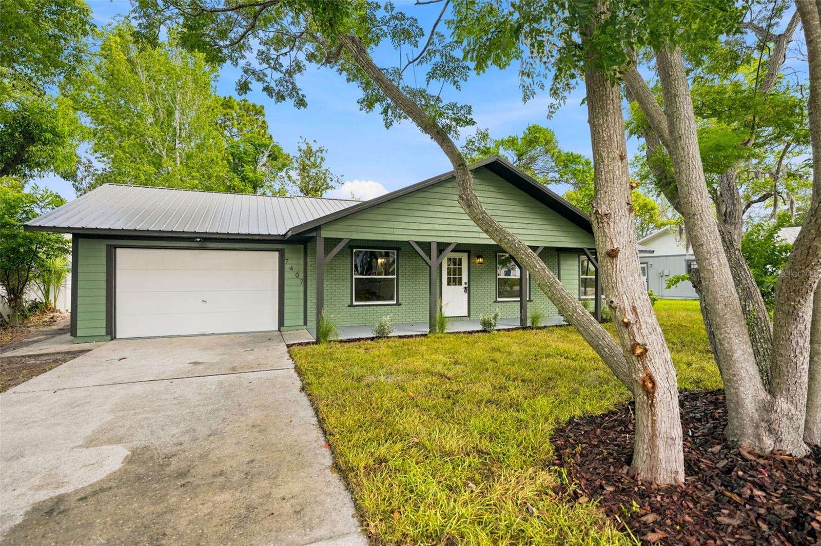 Single Family Residence em WEEKI WACHEE, FL - Daniel Dourado