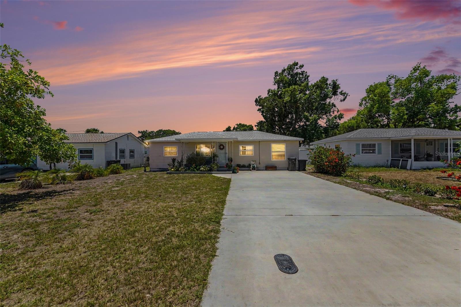 Single Family Residence in ST PETERSBURG, FL - Daniel Dourado