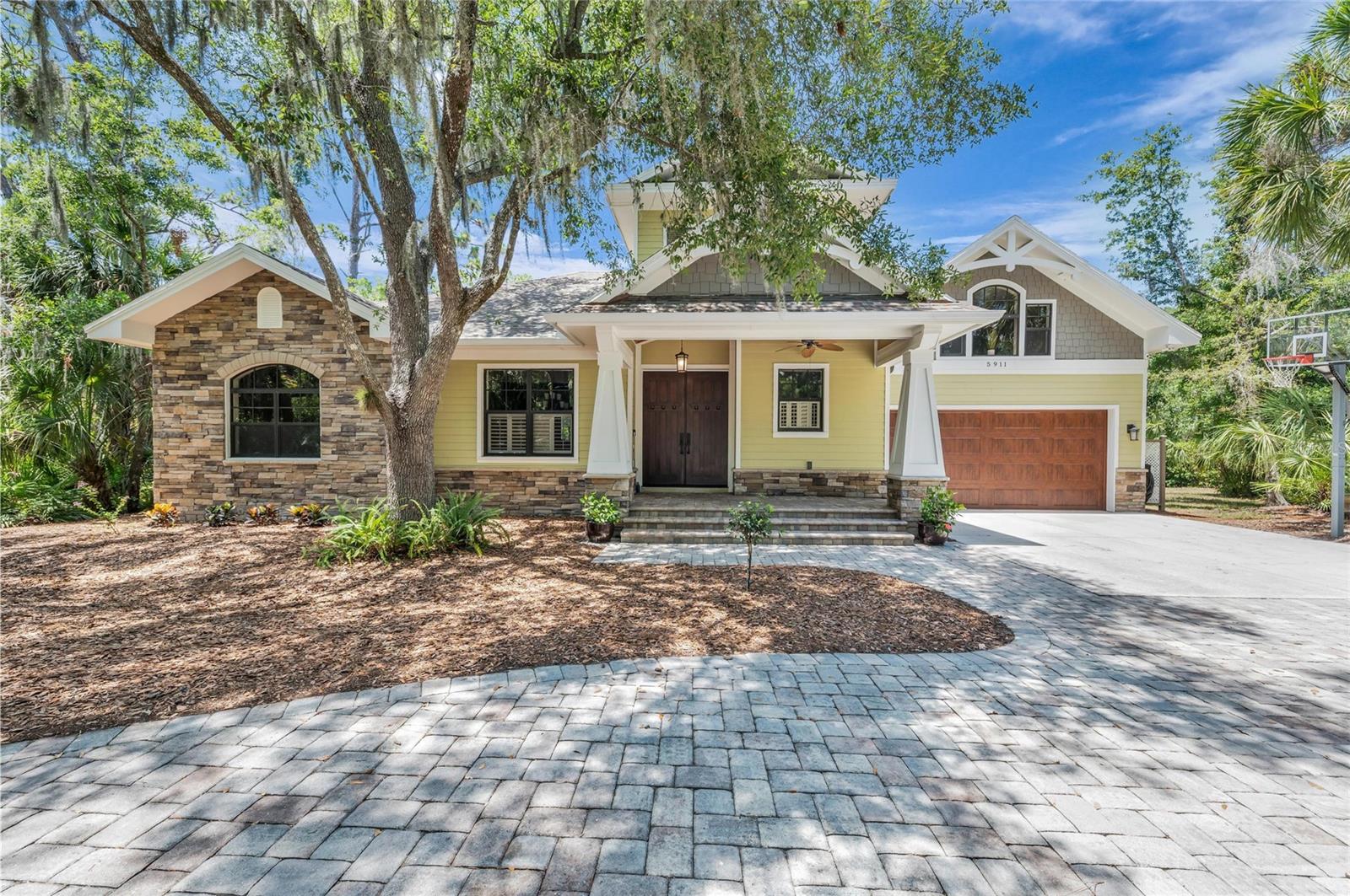 Single Family Residence in BRADENTON, FL - Daniel Dourado