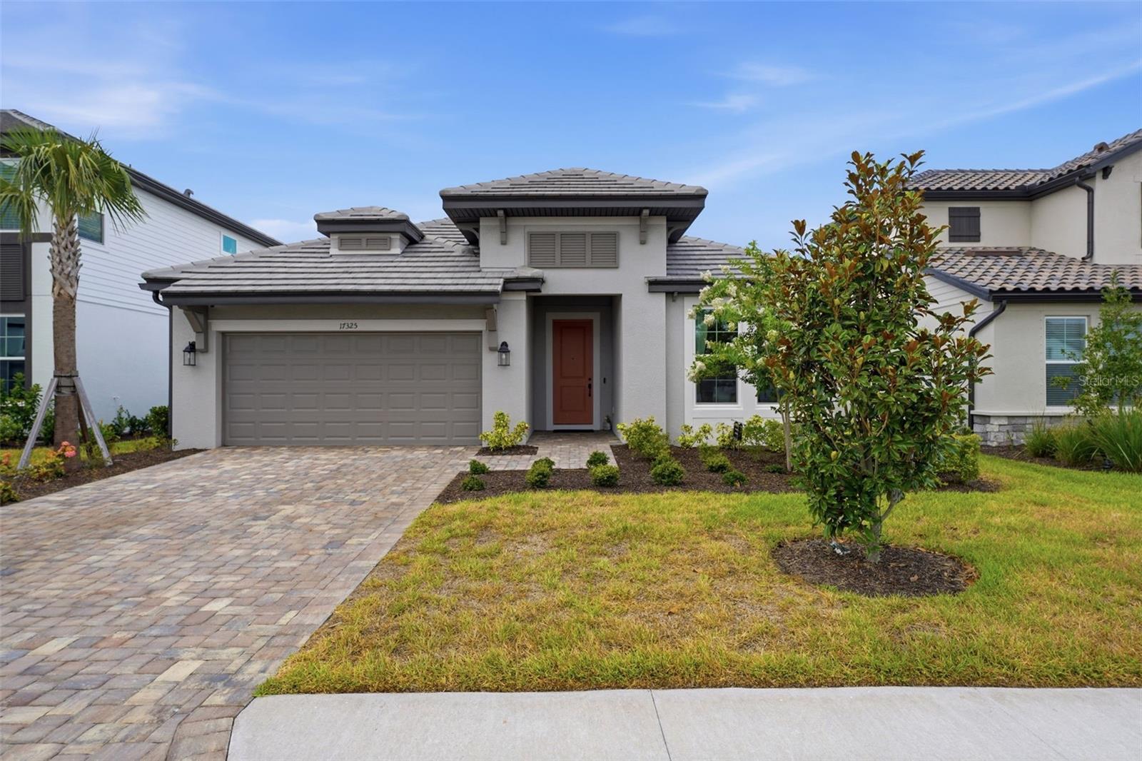 Single Family Residence in BRADENTON, FL - Daniel Dourado